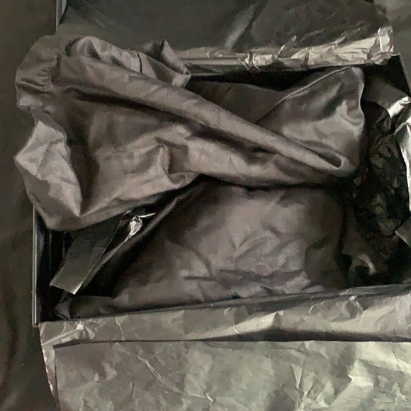 AUTHENTIC YSL BLACK PATENT 95mm LOULOU HEELS - Picture 3 of 10